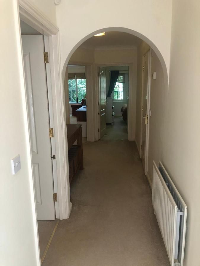 Lovely 2 Bedroom 2 Baths Flat With Free Parking Basingstoke Bagian luar foto